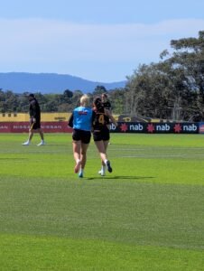 Poppy Stockwell #28 (Hawthorn), Tamara Smith #24 (Hawthorn)