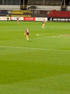 Annabelle Embelton #32 (Hawthorn)