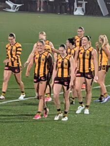 Daisy Flockart #14 (Hawthorn), Mikaylah Antony #16 (Hawthorn), Jenna Richardson #11 (Hawthorn), Jacqueline Dupuy #38 (Hawthorn), Greta Bodey #3 (Hawthorn), Poppy Scholz (Carlton) / Niamh Martin (Hawthorn) #7