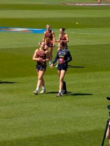 Jasmine Fleming #5 (Hawthorn), Elli Symonds #21 (Hawthorn), Bridie Hipwell #19 (Hawthorn), Mackenzie Eardley #17 (Hawthorn)