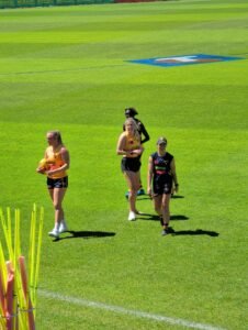 Emily Everist #25 (Hawthorn), Matilda Van Berkel #30 (Hawthorn)